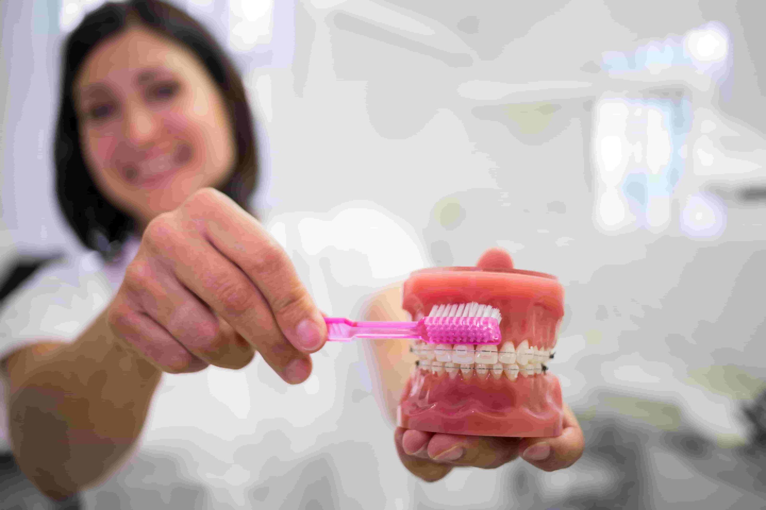 How to clean dentures naturally